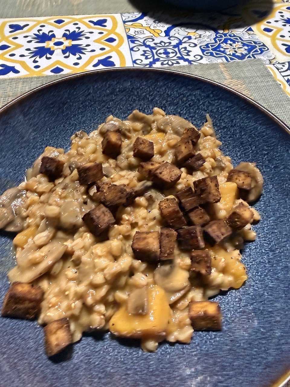 Il farro cremoso con funghi e zucca, senza panna e senza olio